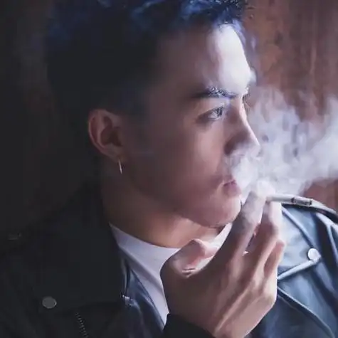 抽烟皮衣成熟男人帅哥头像图片