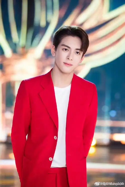 细赏曾舜晞的微笑与眼眸之美