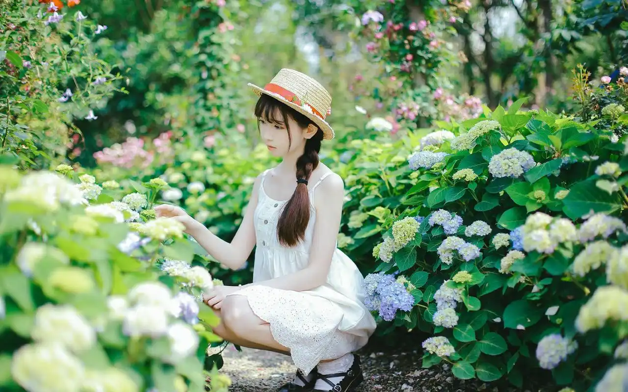 甜美日系美女户外养眼写真图片桌面壁纸