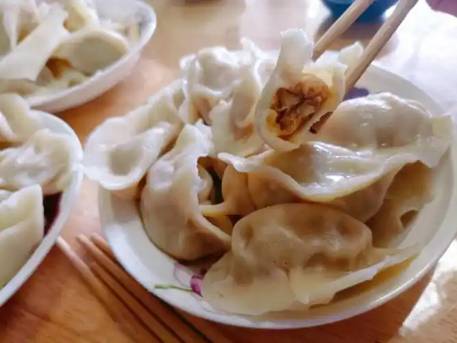 【白菜猪肉馅饺子】饺子是东北人比较喜欢的家常主食之一,不管什么