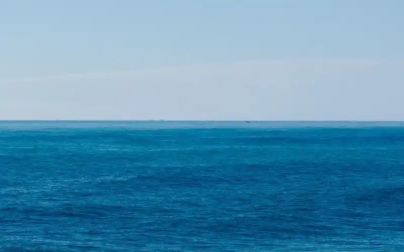 平静优美的大海风光