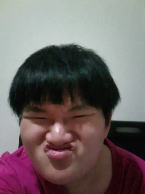 哈哈哈 有可以比我更丑更丑的男生吗