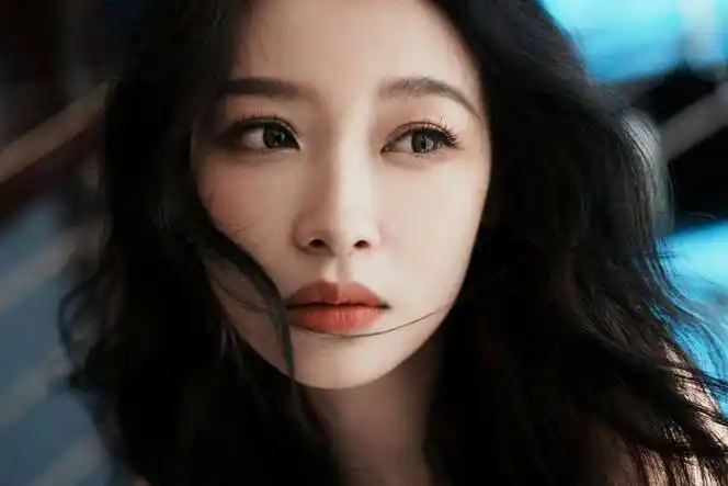 孙怡多巴胺造型穿搭多重风格尽显个性姿态