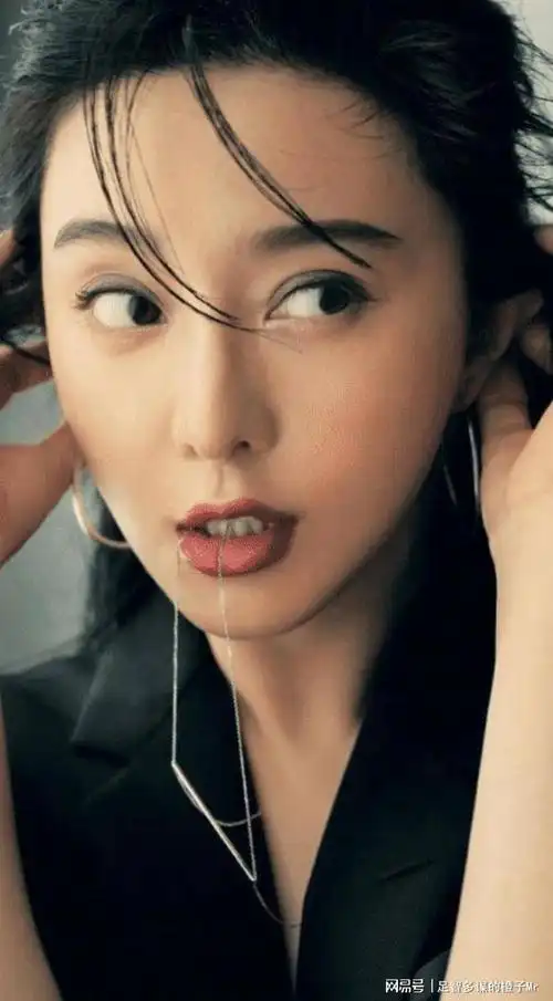 范冰冰在日本成功复出大尺度广告遍布大街小巷可惜了曾经的女神