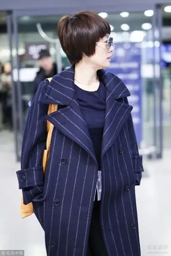 1/ 12 搜狐娱乐讯(视觉中国/图文)2月4日,上海,马伊琍现身机场.
