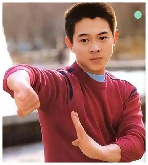 李连杰携古怪面相赴尼泊尔过春节,全民瞩目!_经历_问题_生活习惯