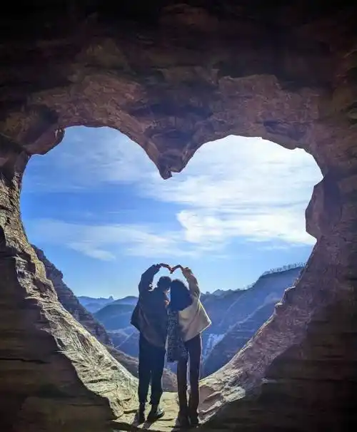 河北邢台有一座爱情山,风景秀美,有山有水,特别适合情侣出游