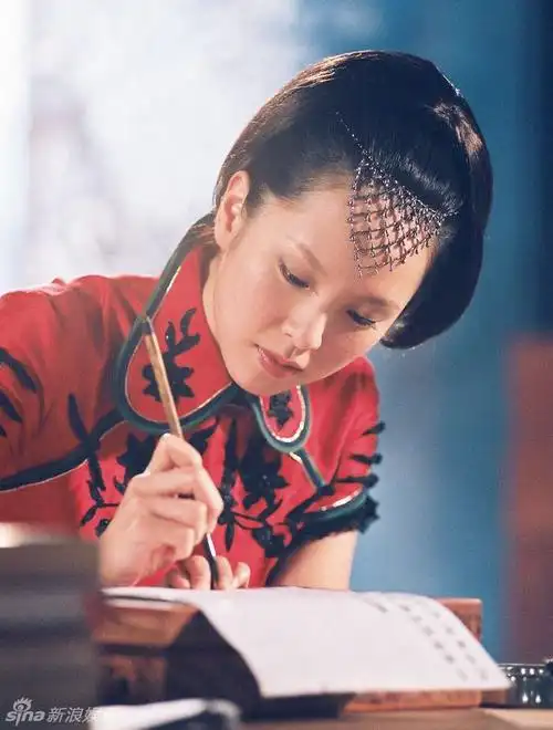 据悉,吴天心今年41岁,在《第8号当铺》中饰600_792竖版 竖屏