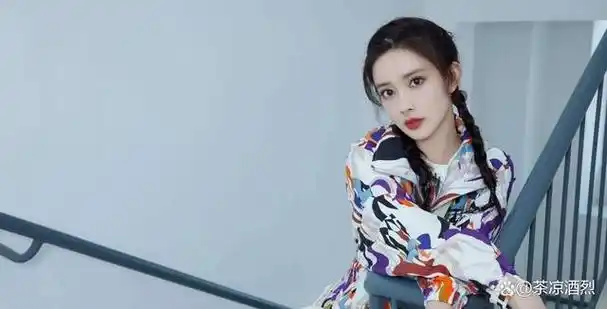 她曾参演过《锦衣夜行》,《风暴舞》和《两不疑》等作品.