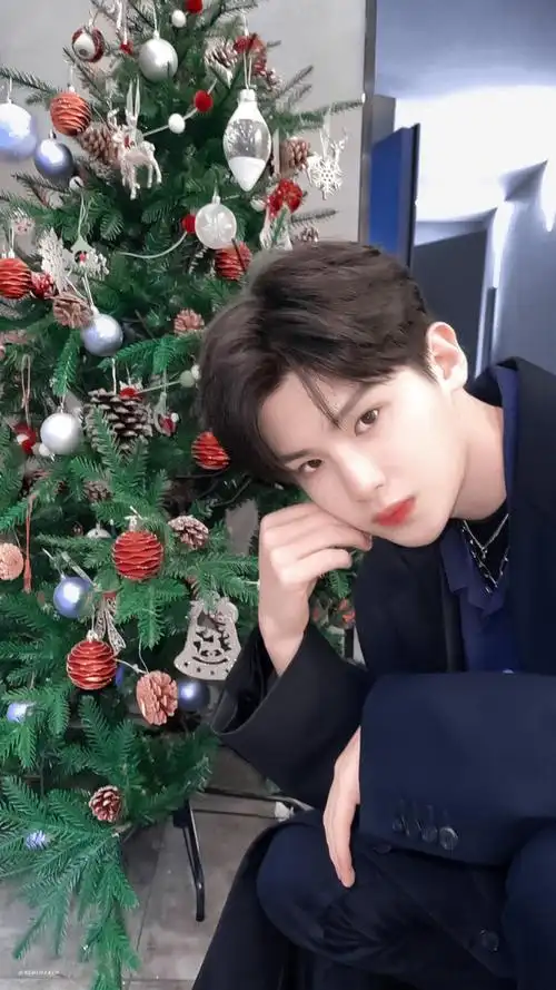 黄明昊壁纸|从少年变成了一颗星星