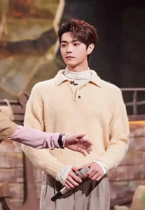 娱乐快讯二十条:王一博杨紫成毅肖战张艺兴胡歌张杰白鹿张颂文等_表演