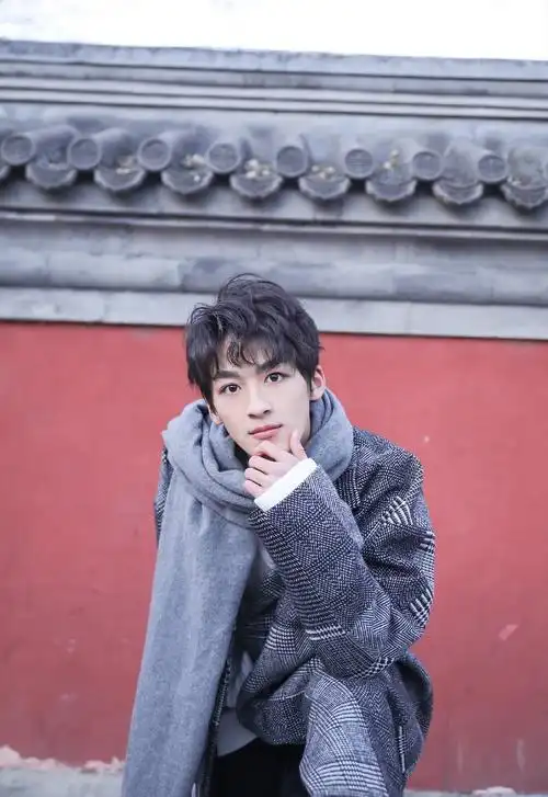 何洛洛图片 何洛洛街拍图片