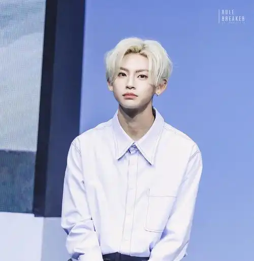 调色盘王琳凯-那些年小鬼染过的各种各样颜色的头发 已经集齐彩虹色