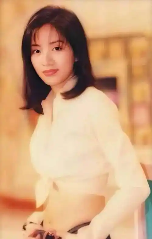 电影是按照时间顺序展开的,除了影片的第一个场景.