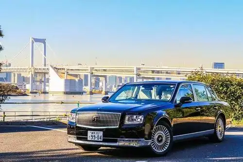 全新丰田世纪亮相,豪华感不输奔驰s级,5.0升v8混动,自重2.6吨