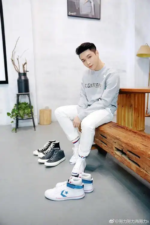 [张艺兴][新闻]171110 选择困难症上线?