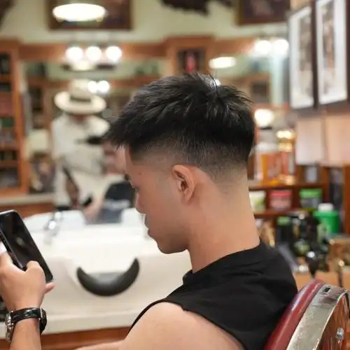 男生夏日清爽发型