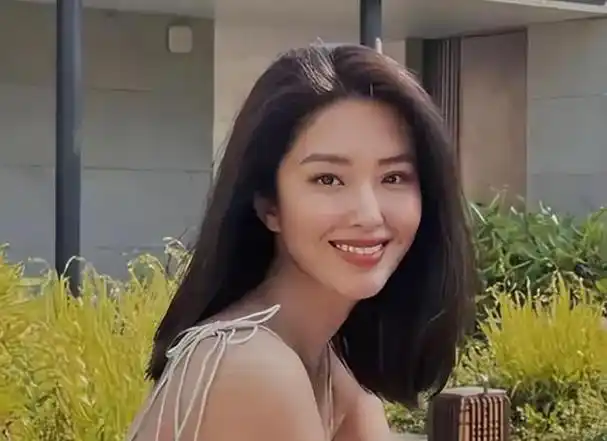 杨采钰:撬走刘亦菲背后的男人,嫁大30岁金主,她究竟图啥