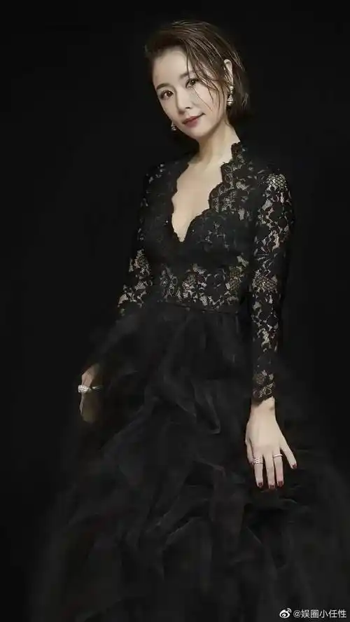 林心如年轻时内衣写真!腰身纤细双腿修长性感撩人_黑色_美人_长裙