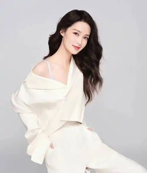 李沁:整组照片美爆了,甜美的笑容令人心动_漂亮_运动服_白色