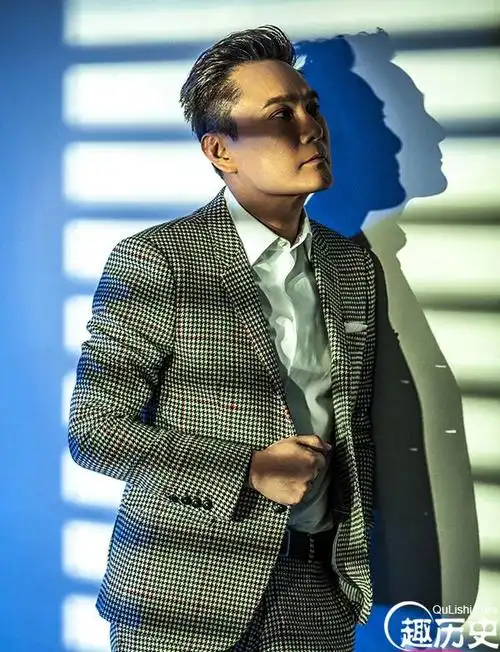 张信哲时尚大片曝光五官深邃尽显型男魅力35