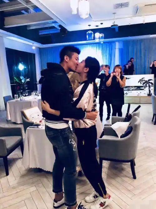 从四大天王到小鲜肉 国羽爱情故事从不缺主角