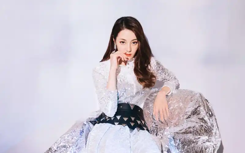 迪丽热巴仙气写真桌面壁纸