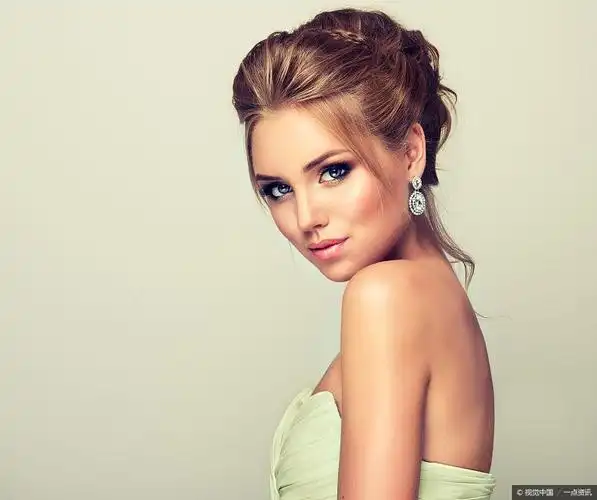 隐藏容貌的女人