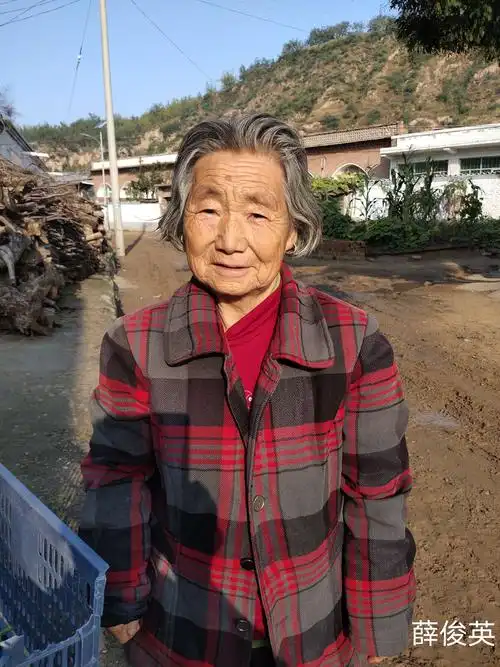 刘家塔村七十岁以上的老人像册