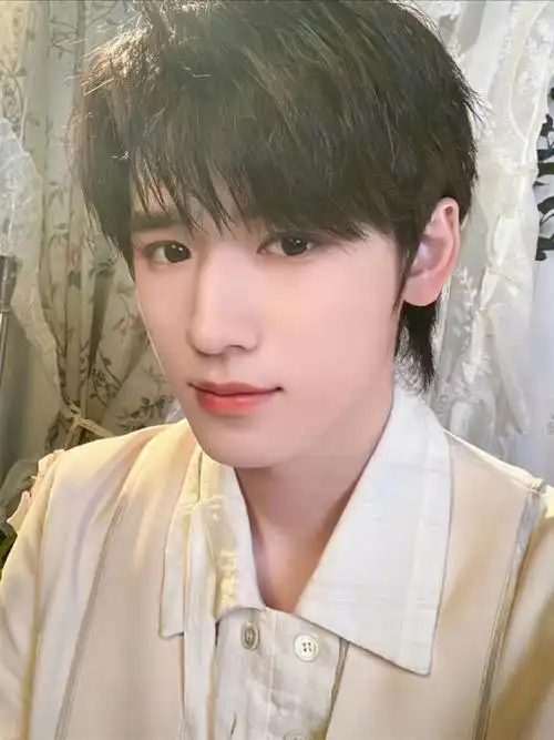 宋亚轩生日写真花絮图##宋亚轩最新怼脸自拍