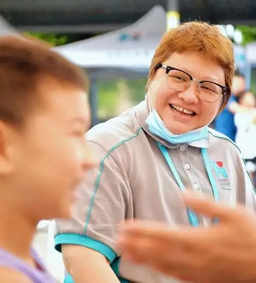 韩红6岁丧父为做公益一无所有收养280个孤儿51岁仍旧单身