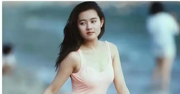 "艳星"影后李丽珍:三级片代表作火遍大街小巷,三点全露有多敢|舒淇