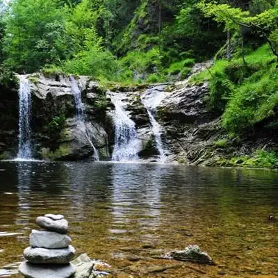 高清好看的真实山水瀑布头像图片