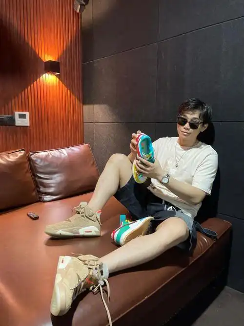 中国李宁杏色混搭