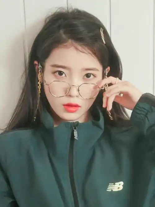 李知恩iu,人美歌甜演技好,可爱童颜小甜甜