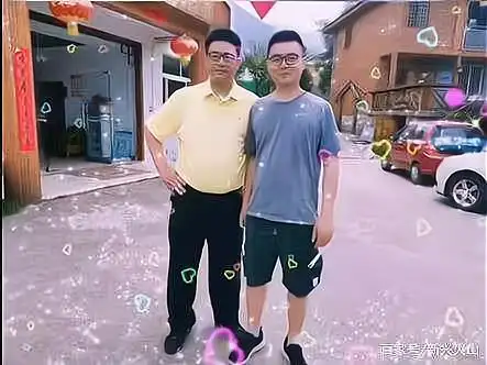 郭威和舅舅同框,有些分不清楚,舅舅和外甥竟如此相像