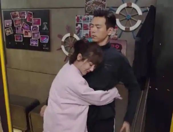 《亲爱的》比《香蜜》还火热,李现人气暴涨,或成第二个邓伦_佟年_杨紫