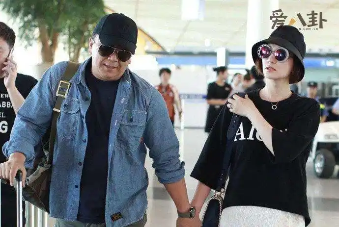 李小冉老公徐佳宁年龄多大了两人从闺蜜到成为夫妻太不容易了