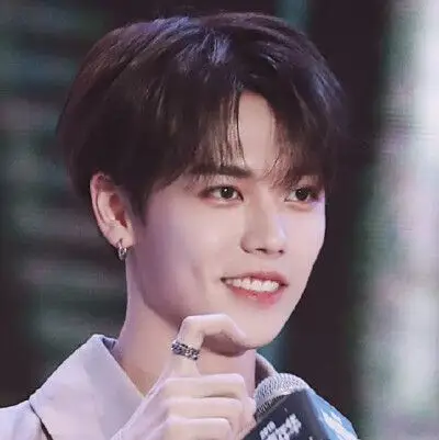 男生头像林彦俊