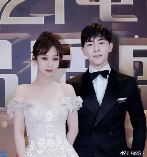 邓伦杨紫的甜蜜合照你们觉得这对配不配呢