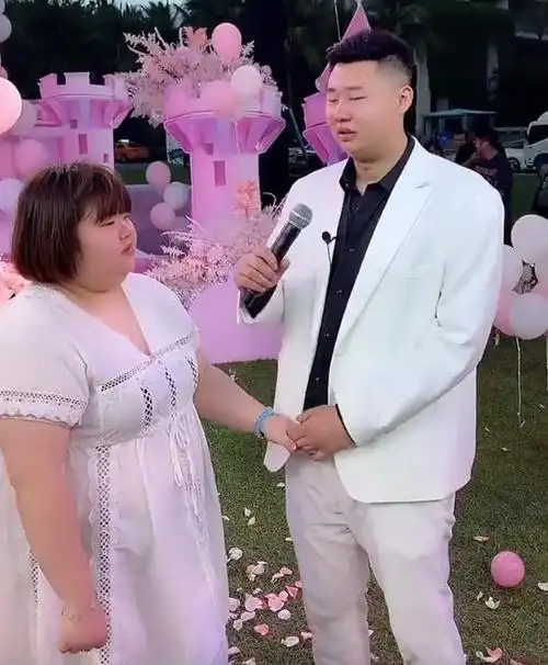 204斤女网红被求婚男朋友身高一米九求婚前曾失踪3个月