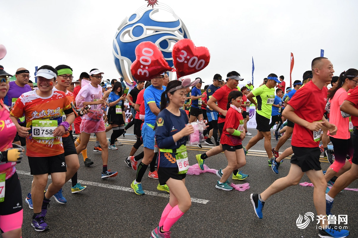 67高清图奉上2018海阳马拉松今天火热开跑万名参赛选手点燃赛道
