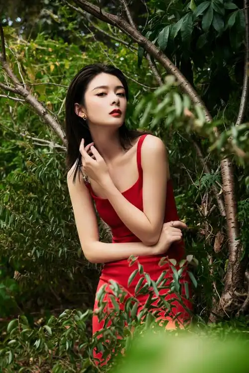 傅菁与红色的适配度##傅菁夏日野蛮生长大片##傅菁的风格日志