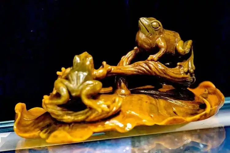 就是一位不仅爱玉,而且痴迷玉文化,醉心于金寨黄龙玉的开发加工,让