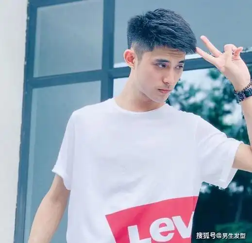 原创男生"锅盖头"发型过时了,夏天适合留这4款,简单干净显帅气