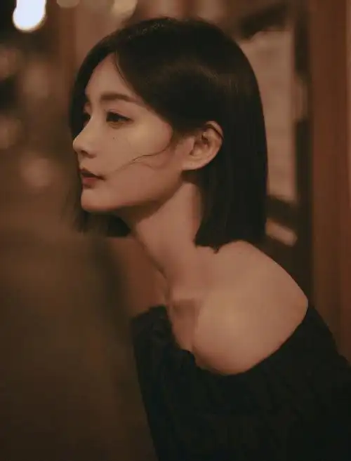 李一桐又剪短发了