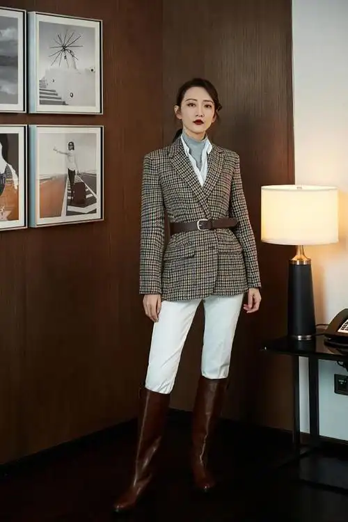 王鸥的腿和长靴真是太配了,线条匀称纤细无赘肉,这身材羡慕不来