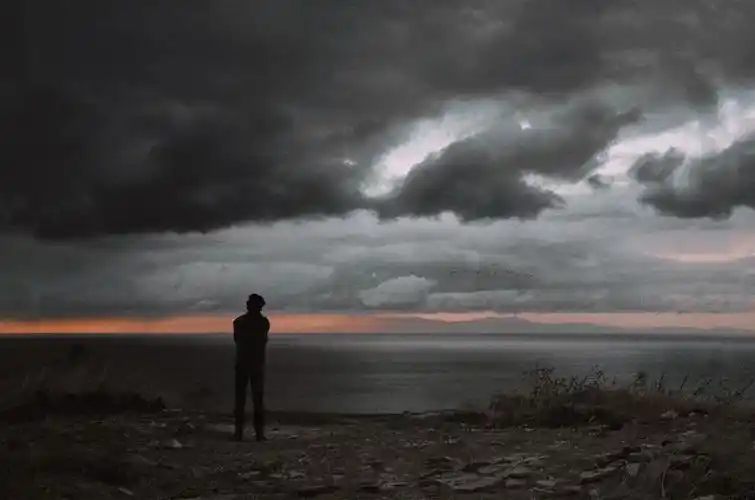 "人生十分孤独.