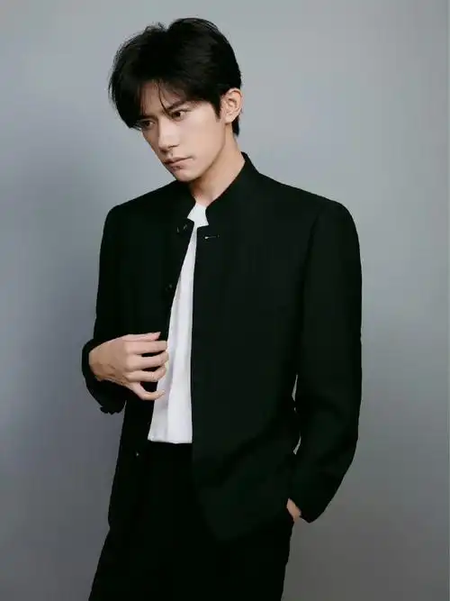 易烊千玺黑色新中式##易烊千玺新中式中山装
