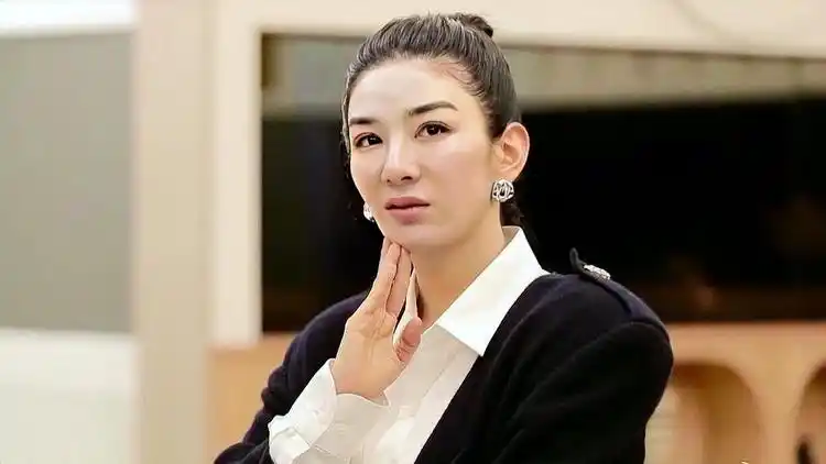 怦然再心动:黄奕聊到了选择另一半的标准,能够令她仰视_网易视频